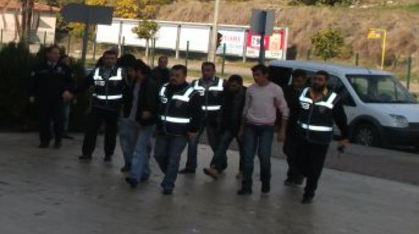 'PKK ile ilişkinizi tespit ettik' diyerek dolandıran 5 kişi adliyede