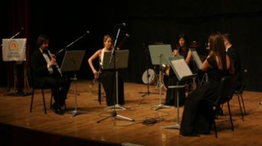 &Ccedil;ukurova K&ouml;yleri K&uuml;lt&uuml;r Derneği Roman ve İspanyol sanat&ccedil;ıları dinletti