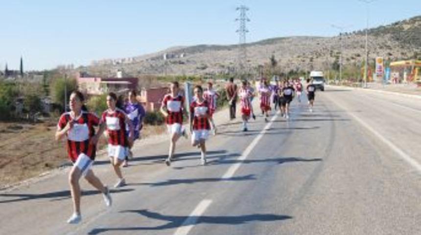 Kozan&rsquo;da Atat&uuml;rk koşusu d&uuml;zenlendi