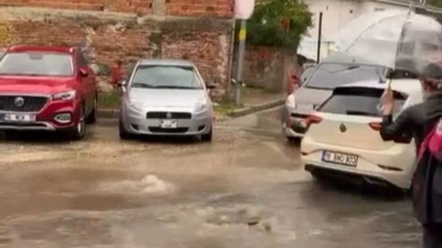  Bursa’da sağanak yağış hayatı olumsuz etkiledi