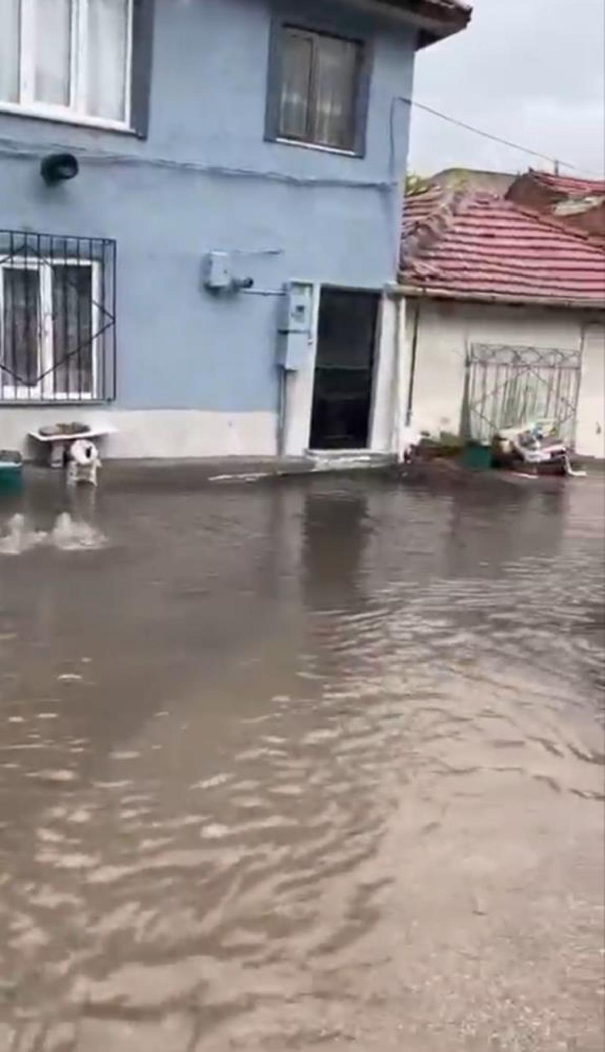  Bursa&rsquo;da sağanak yağış hayatı olumsuz etkiledi 2