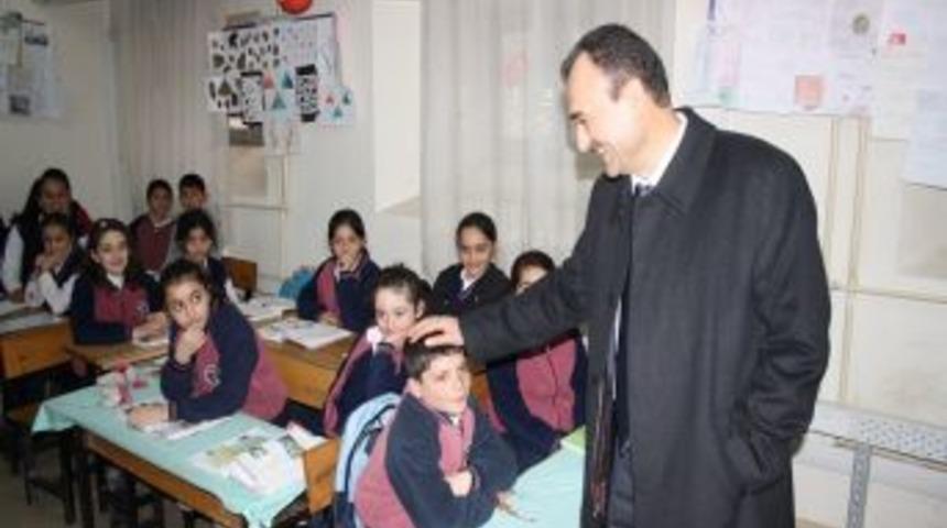 Ağrı Milli Eğitim Müdürü Yılmaz, okulları ziyaret etti
