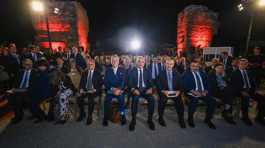 Bakan Ersoy ve İtalyan mevkidaşı Guili Hierapolis'te bir araya geldi: Efes ve Pompei arasında iş birliği i&ccedil;in adım atıldı