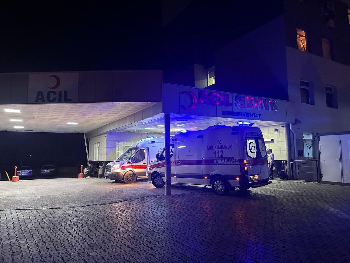 Aynı belirtiler g&ouml;r&uuml;ld&uuml;! İzmir&rsquo;de gıda zehirlenmesi ş&uuml;phesi: 80 iş&ccedil;i hastaneye kaldırıldı 1