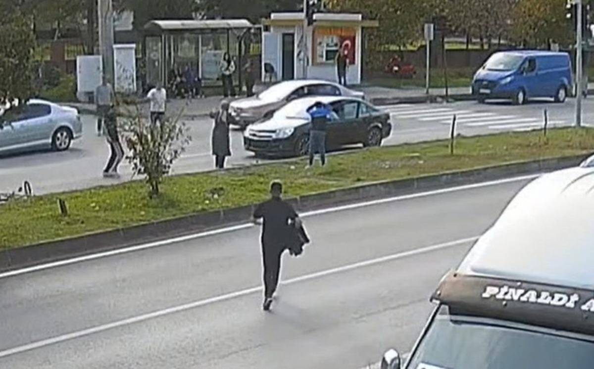 Bartın da 6 yaşındaki çocuğa otomobil çarptı! O anlar kamerada 1