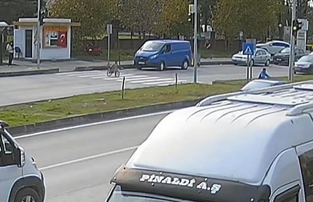 Bartın'da 6 yaşındaki çocuğa otomobil çarptı! O anlar kamerada