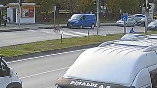 Bartın'da 6 yaşındaki çocuğa otomobil çarptı! O anlar kamerada
