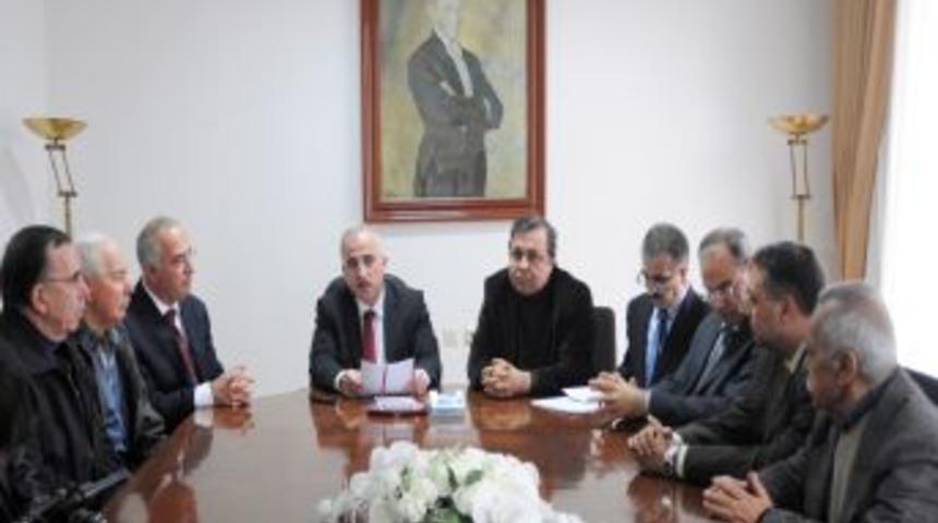 &Ccedil;anakkale Valisi Tuna: Evdeki yaşlılar giderek yalnızlaşıyor