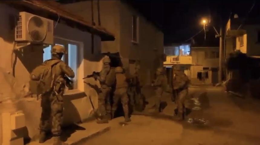 Balıkesir&rsquo;de narkotik ve ka&ccedil;ak silah operasyonu: 20 g&ouml;zaltı