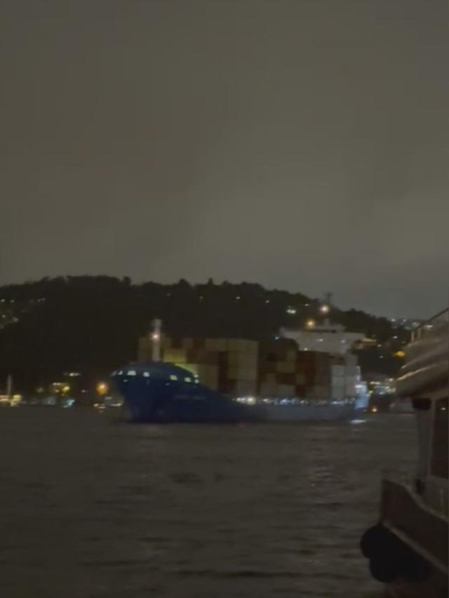 İstanbul Boğazı'nda sürüklenen gemi kurtarıldı 🚢