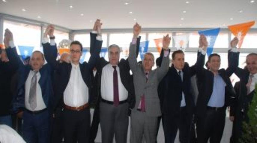 AK Parti Bergama İl&ccedil;e Başkanlığı'na Raşit &Uuml;rper se&ccedil;ildi