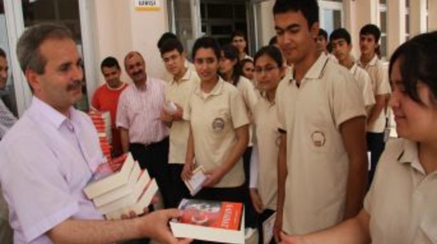 Başkan Özgan: Akif’i gelecek kuşaklara anlatmalıyız