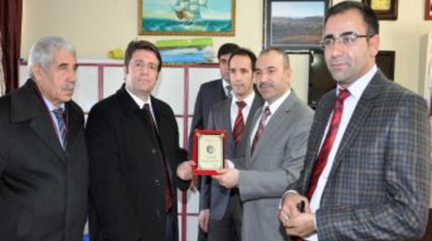 Muş Cumhuriyet Başsavcılığı'ndan ilk&ouml;ğretim okuluna bilgisayar desteği