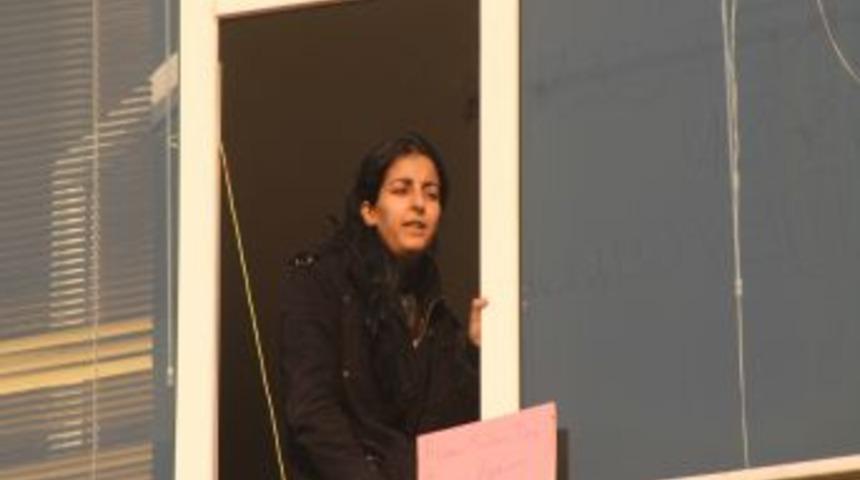 Protesto i&ccedil;in avukatlık b&uuml;rosunu işgal eden eylemcilere polis m&uuml;dahale etti