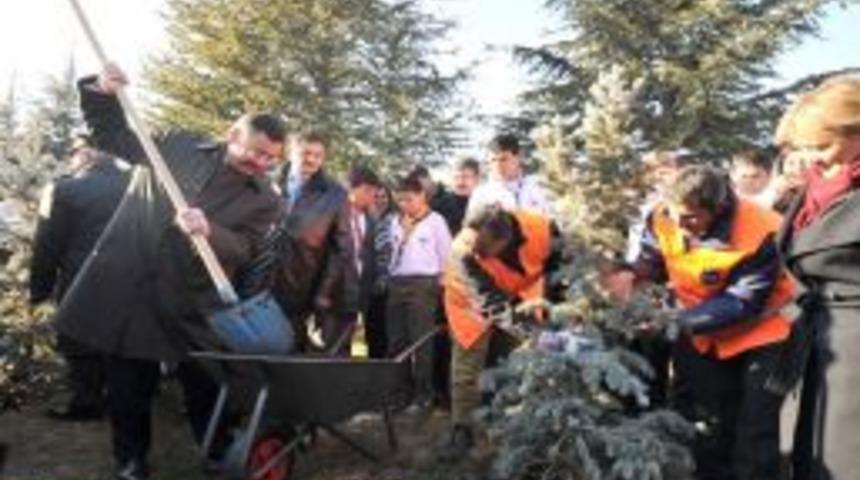 Atat&uuml;rk, Ankara'ya giriş yaptığı Dikmen Keklikpınarı'nda anıldı