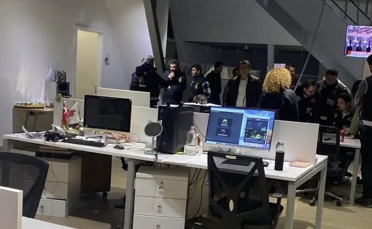 Halk TV ye kayyum atandı! Polisler binada arama yapıyor 2