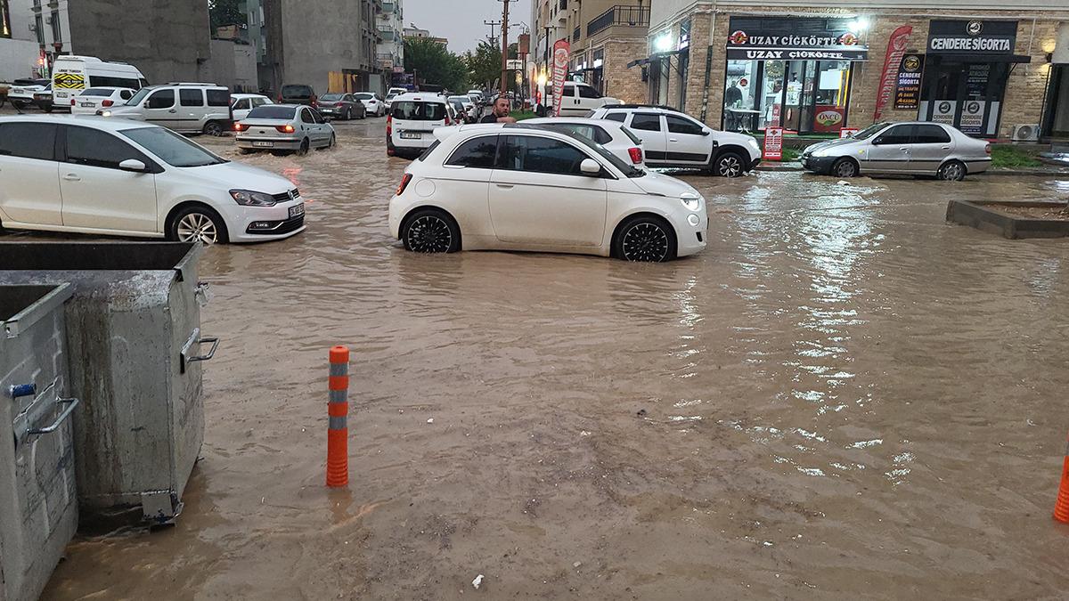 Meteoroloji&rsquo;den sağanak ve fırtına alarmı! Saat verildi, İstanbul i&ccedil;in il&ccedil;e il&ccedil;e uyarı yapıldı 2