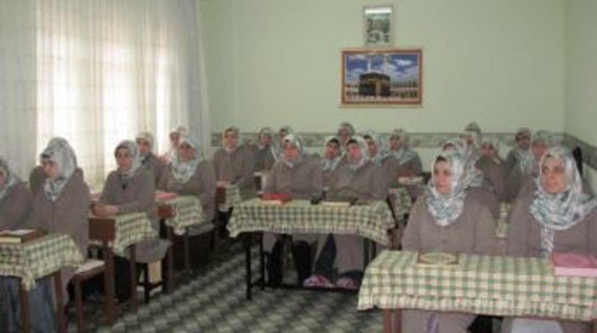 Kur'an &ouml;ğrenmenin sevincini yaşadılar