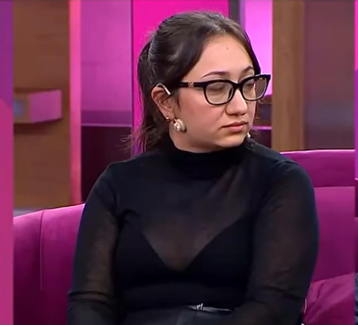 Esra Ezmeci G&uuml;ll&uuml; davasındaki sanık Sultan ın transparanına m&uuml;dahale etti: "Kıyafet a&ccedil;ık..." 1