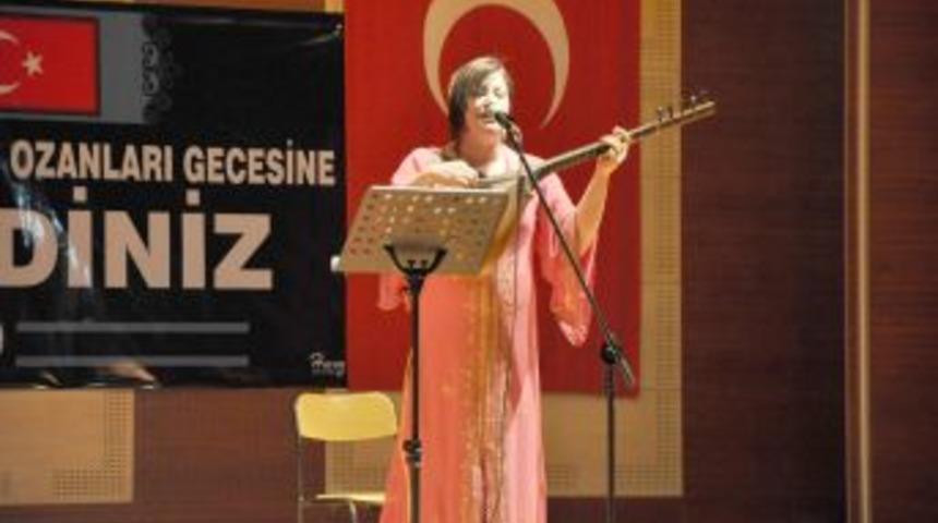 T&uuml;rk ve Azeri şairler şiirlerini Azerbaycan i&ccedil;in okudu