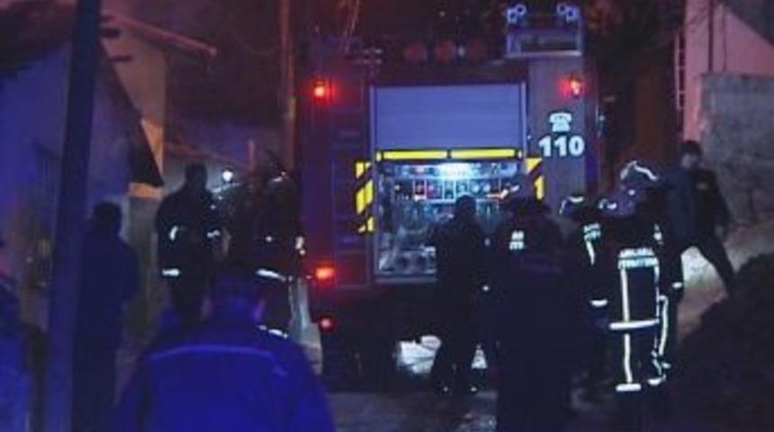 Yarım saatte 4 gecekondu yandı