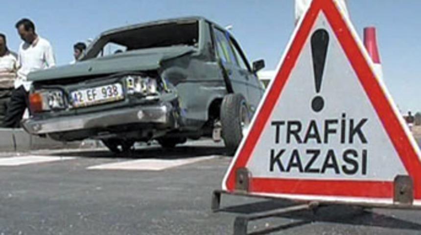 Otomobille ambulans çarpıştı; 5 ölü