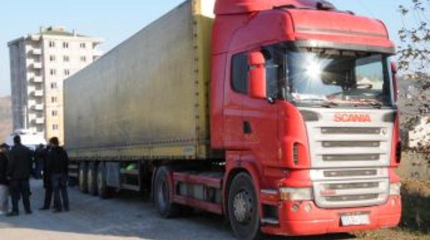 Polisin 'dur' ihtarına uymayan TIR emniyeti alarma ge&ccedil;irdi