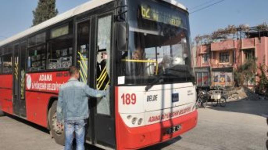 Yol verme tartışması y&uuml;z&uuml;nden otob&uuml;s şof&ouml;r&uuml;n&uuml; hastanelik ettiler