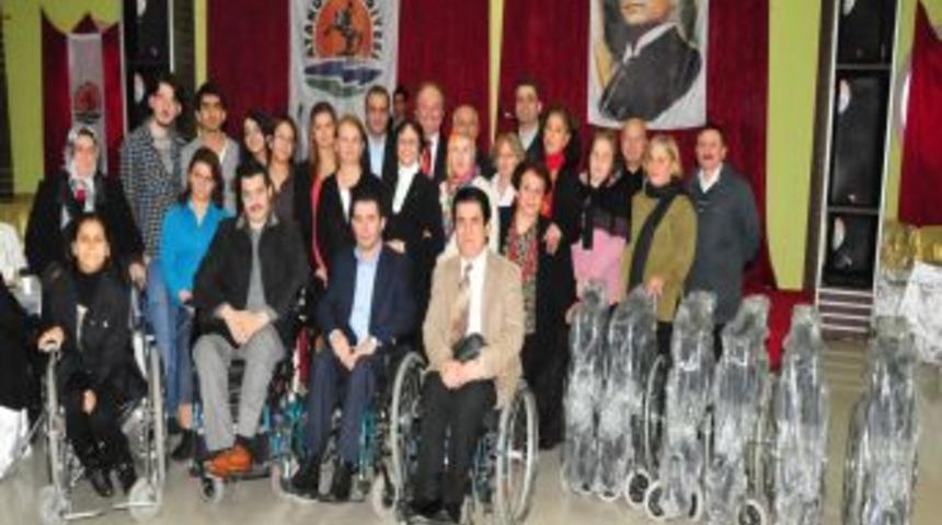 Toplanan kapaklar 6 engelli i&ccedil;in tekerlekli sandalye oldu