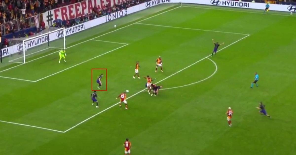Galatasaray-Barcelona maçında pasif ofsayt tartışması! Attıkları gol kurallara uygun mu? 1