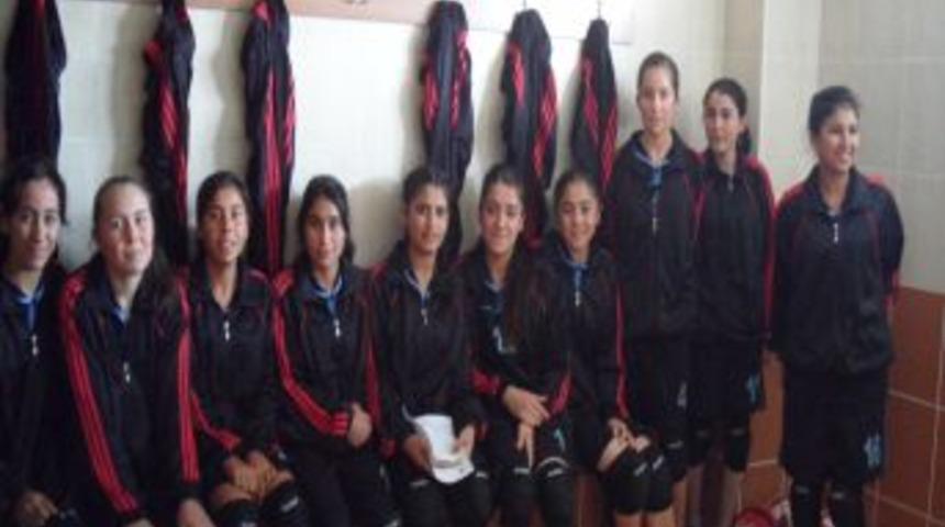Tekeli Kız Teknik ve Meslek Lisesi voleybolda grup birincisi oldu