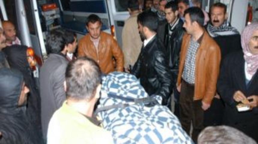 D&uuml;ğ&uuml;n d&ouml;n&uuml;ş&uuml; facia:6 &ouml;l&uuml; 7 yaralı