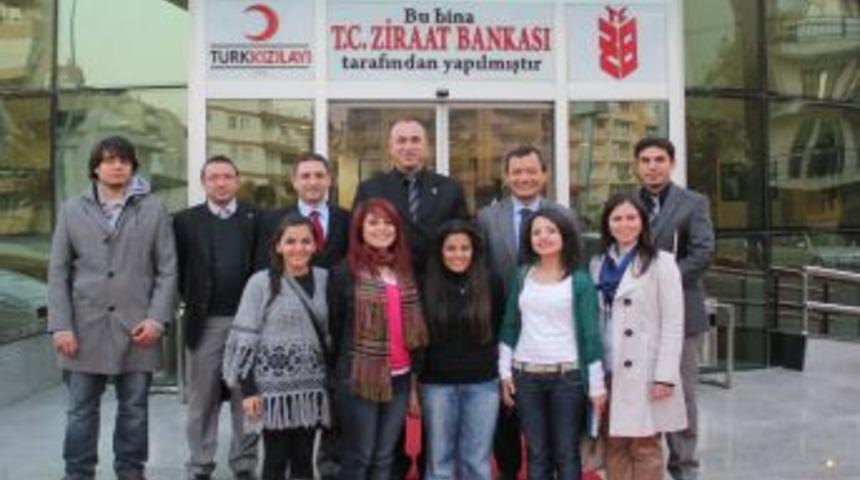 Gediz &Uuml;niversitesi &ouml;ğrencileri Kızılay g&ouml;n&uuml;ll&uuml;s&uuml; oldu