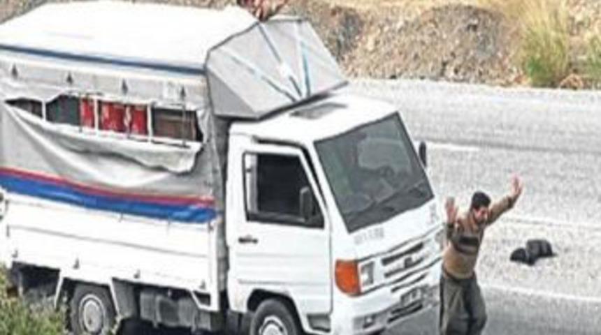 Ter&ouml;rist, annesini g&ouml;r&uuml;nce &ccedil;&ouml;z&uuml;ld&uuml;