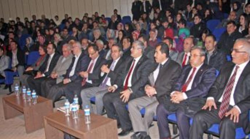 Mustafa Armağan: Tarih&ccedil;iler uyuyor, tarihi bir başbakan a&ccedil;ıklıyor