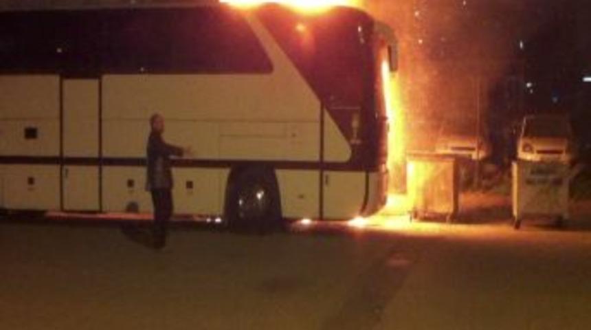 Yolcu otob&uuml;s&uuml; b&ouml;yle yandı