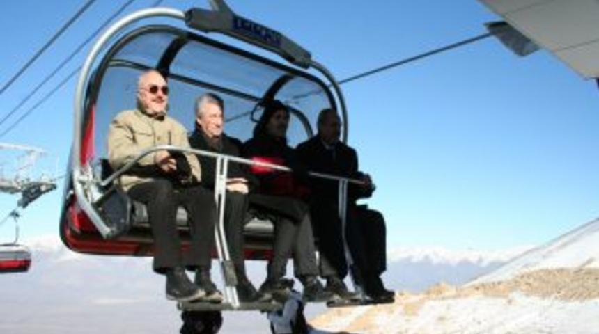 Ergan Dağı tesisleri turizme g&ouml;z kırpıyor