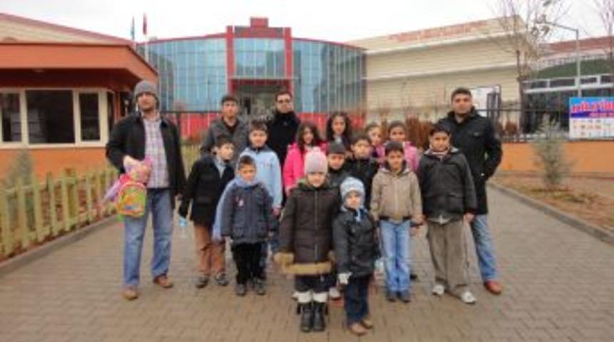 Depremzede öğrenciler tiyatroyla moral buldu