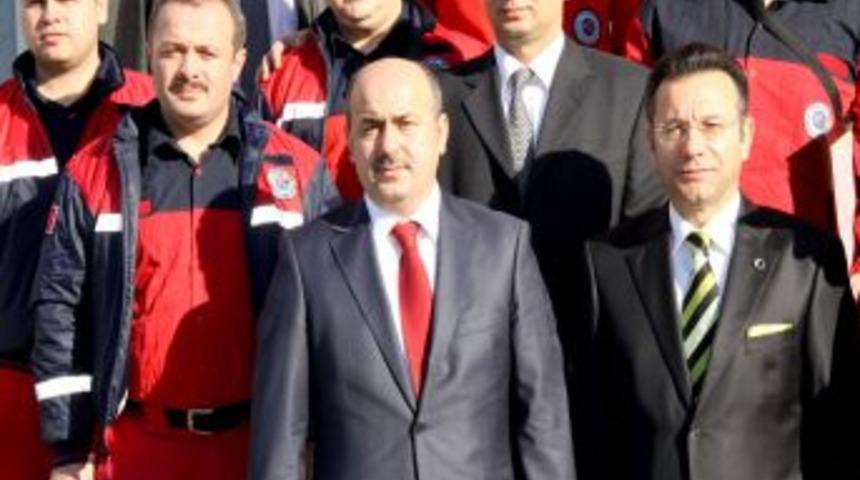 G&uuml;nde 6 bin 700 kişi gereksiz yere 112 Acili arıyor