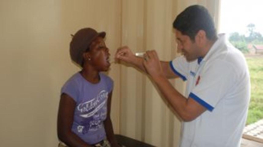 ADANA SAMEDER Uganda'da bin 500 hastayı muayene etti