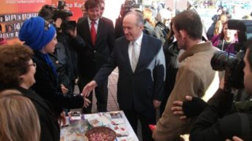 AK Parti Kadın Kolları'ndan &lsquo;Kadına Şiddete Hayır&rsquo; imza kampanyası