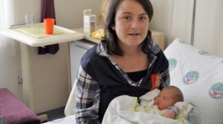 Doğduktan 10 dakika sonra omurilik ameliyatı oldu