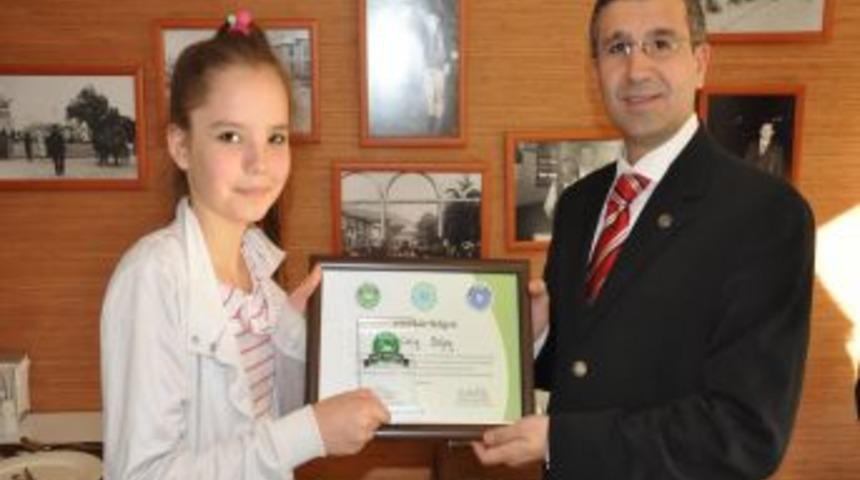 Kent konseyi g&ouml;n&uuml;ll&uuml;leri &ouml;d&uuml;llendirdi