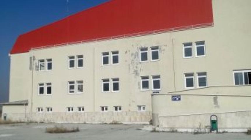 AK&Uuml;, olimpik havuzu 5 yıldır giderler y&uuml;ksek olduğundan işletmemiş