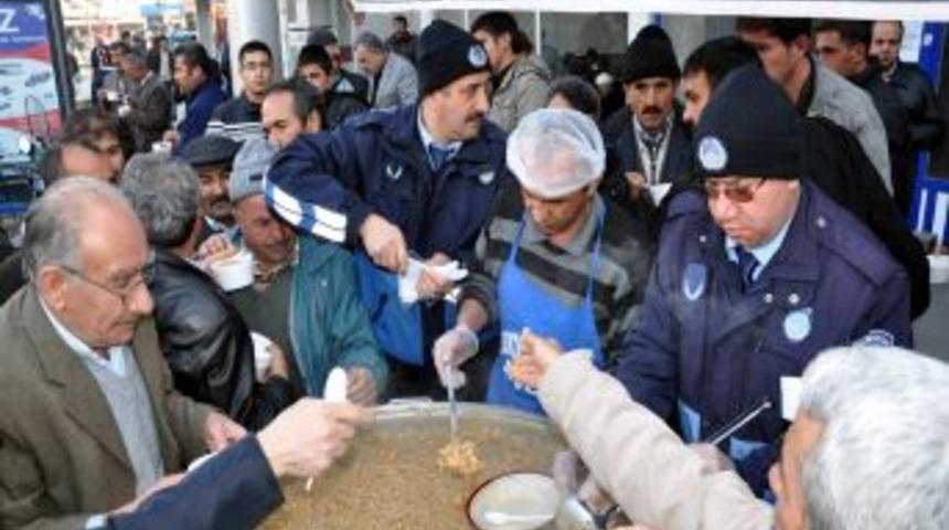 Belediyeden 5 bin kişiye aşure