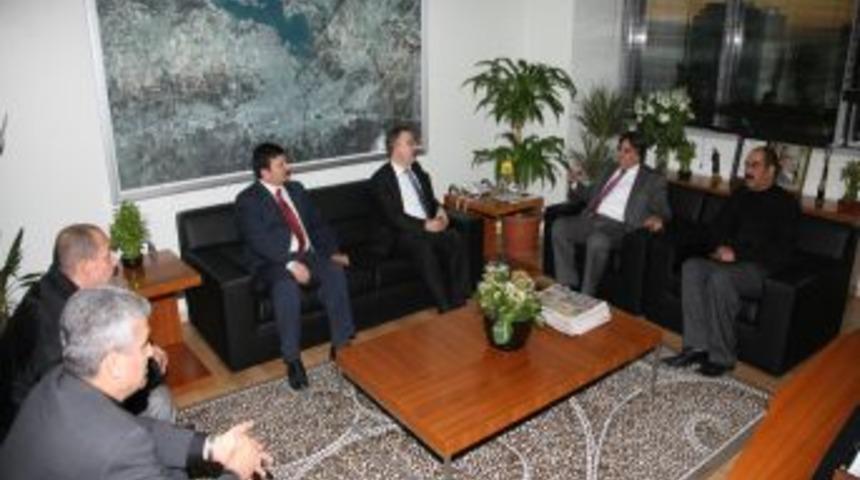 Y&uuml;reğir&rsquo;e yaptırılan hastaneye taşınma işlemleri s&uuml;r&uuml;yor