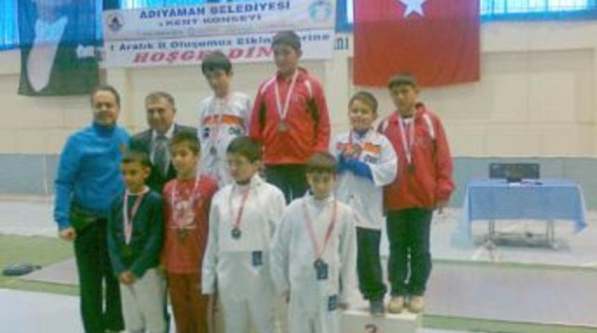 Mutafoğlu&rsquo;dan Eskrim&rsquo;de 5 T&uuml;rkiye derecesi