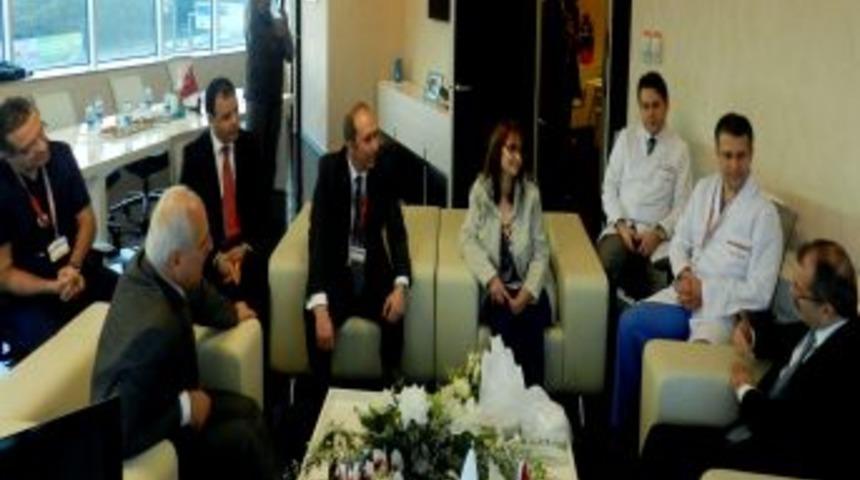 Bakan Din&ccedil;er ve Vali Mutlu'dan 'Mahmut Hoca' ya ge&ccedil;miş olsun ziyareti