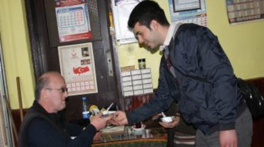 &Ouml;ğrenci yurdundan &ccedil;arşı esnafına aşure