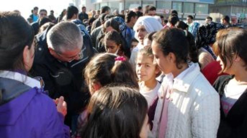 Mahalle sakinleri yol kesip eylem yaptı